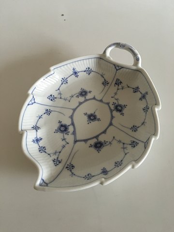 Royal Copenhagen Antik Musselmalet Riflet Bladformet Kagefad No 145 fra 1850-1880