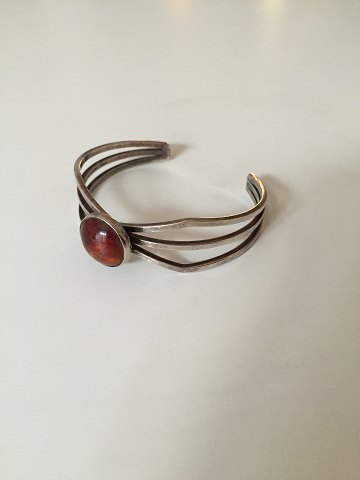 N.E. From Armbånd i Sterling Sølv med Rav
