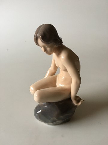 Royal Copenhagen Figur Pige på Sten No. 4027