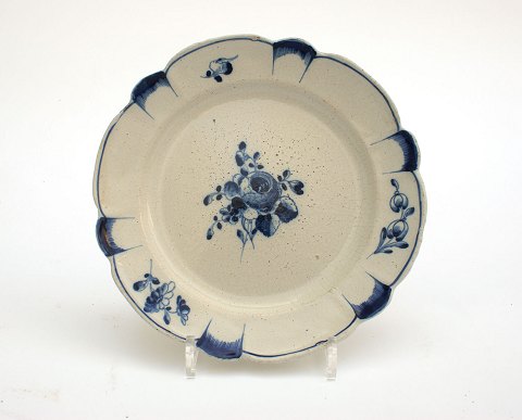 Blådeoreret Tallerken. Signeret Eckernförde. D: 25cm