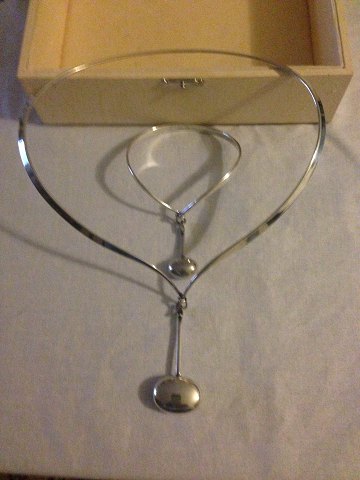 Vivianna Torun Bülow-Hübe Halskæde og armbånd med vedhæng i Sterling Sølv fra Georg Jensen No 169, No 205, No 301 og No 303 i Original box