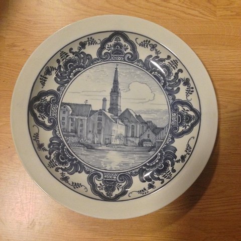 Royal Copenhagen Bonnesens Service Unique Wall Charger/Platter by Oluf Jensen from 1918