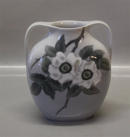 Kongelig Dansk 970-227 Kgl. Vase med hanke 17.5 cm Dekoreret med blomstergren