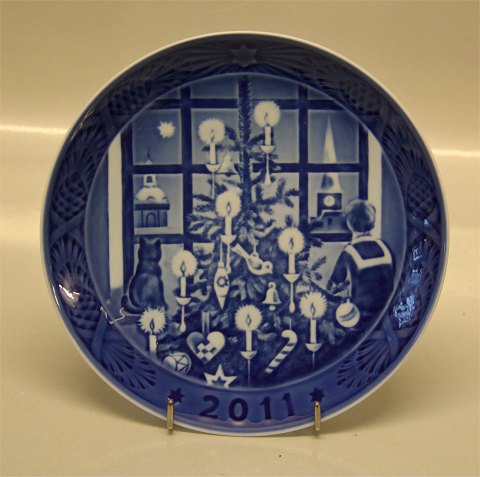 Royal Copenhagen Christmas plate 2011 Waiting for Father Christmas