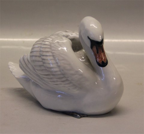 0359 RC Swan male 11.5 x 16 cm Allan Therkelsen 1995 Royal Copenhagen bird figurine