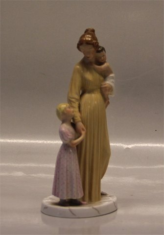 H.W. Bissen  Beautiful Royal Copenhagen figurine 12159 RC Mother with children 15 cm