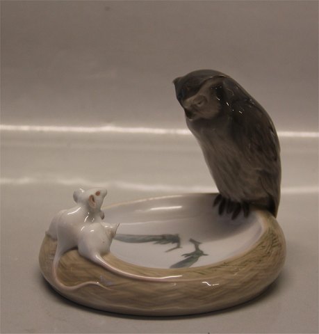 Royal Copenhagen Art Nouvveau figurine 610 - 1050 RC Owl and 3 mice on ashtray Chr. Thomsen 14 x 13 cm 1904