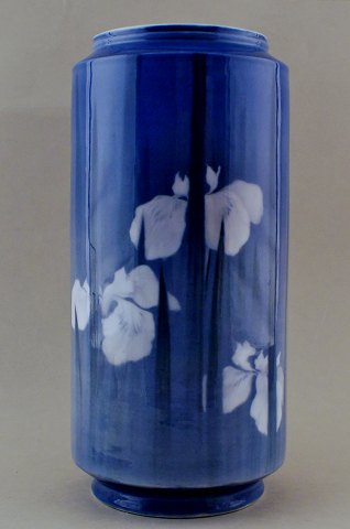 Royal Copenhagen Art Nouveau Unique Vase by Marianne Høst from December 1890 with Lillies No 2319