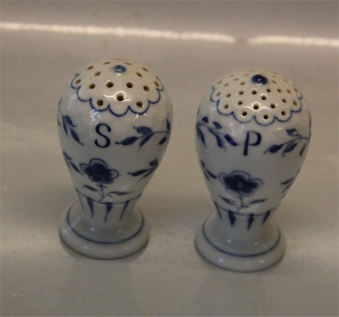 B&G Blue Butterfly porcelain052 a Salt 7,5 cm (541) "S"052 b Pepper 7,5 cm (531) "P"