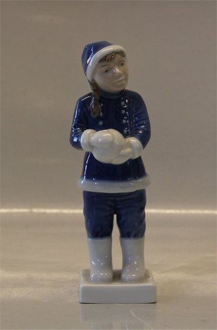 Royal Copenhagen figurine 5656 RC Girl with Snowball 16 cm Sterett Kelsey