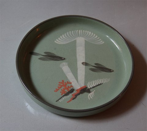 Levant Aluminia 1922-1462 Tray 18 cm, Levant Nils Thorsson 1938-1940  Art pottery with fish - coral and seaweed decoration
