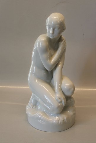 Royal Copenhagen figurine 3679 RC Nude girl with Seashell Blanc de Chine Signed HC 34 cm