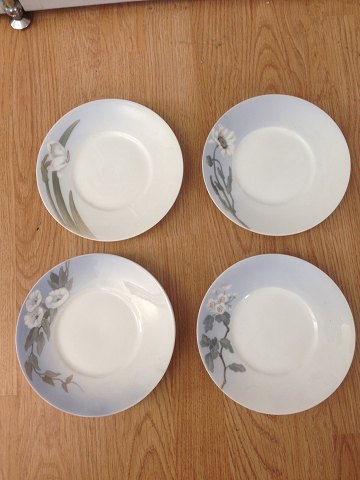 Royal Copenhagen Art Nouveau Tallerkener med blomster motiver. Salattallerken No 10521