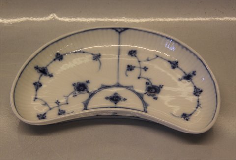 B&G Blue Traditional porcelain ribbed 041 a Crescent Dish 16 cm