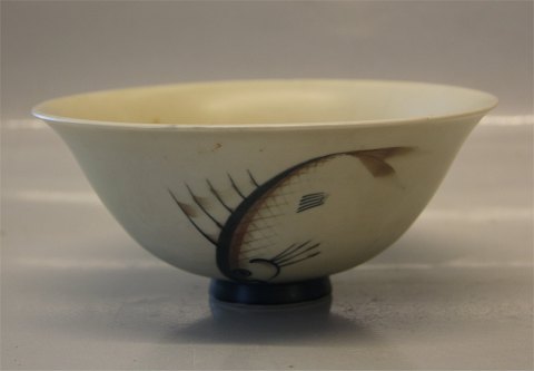 Royal Copenhagen Aluminia Faience 32-41 Aluminia Round fruit bowl decorated with fish 8 x 18 cm ca 1927