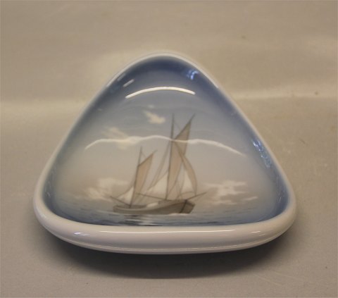 Lyngby 111-2-54 Tekantet skål med marine 18 x 16 cm 