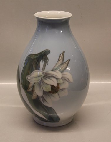 Kongelig Dansk 2650-2308 RC Vase med hvid blomst og insekter - natsværmmere ? 29 cm