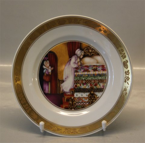Royal Copenhagen 9628 The Princess and the Pea. The Hans Christian Andersen Plates 19 cm 1975 Pauline Ellison