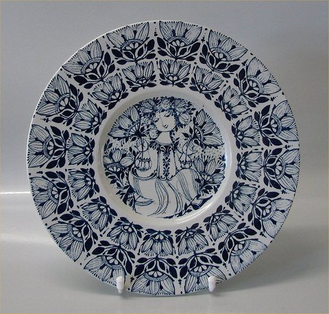 Bjoern Wiinblad Nymoelle Denmark Nymoelle 3055-1283 Plate Girl with flowers 26 cm Blue