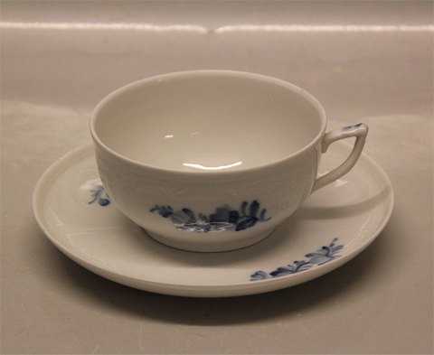 Kongelig Dansk Porcelæn Blå Blomst Juliane Marie 10-12060 Tekop 5 x 10,2 cm og underkop (12060-12490) 16 cm