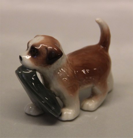 Royal Copenhagen figurine 0744 RC St. Bernard "Bernie" with slipper 6 x 8 cm New # 1020 744