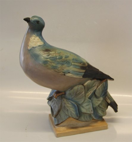 B&G Art Pottery B&G 7038 Pigeon ca 31 x 45 cm  Danish Summer K Otto Johansen 29 cm