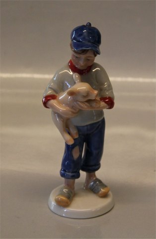 B&G figure B&G 2003 Årsfigur Bondedreng med lille gris 14 cm