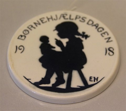 1918 b Girl with dolls Else Hasselriis 8.7 cm Aluminia Royal Copenhagen faience Children Days plates 