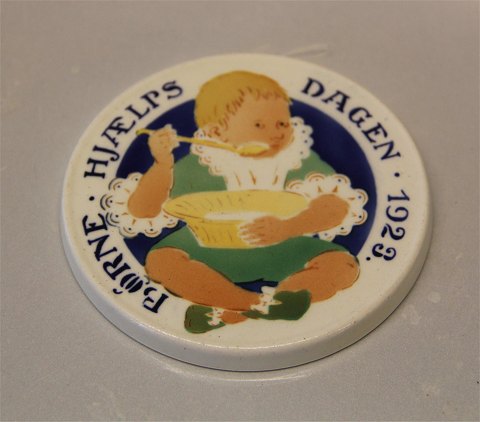 Aluminia Royal Copenhagen faience Children Days plates 1923 Child eating porrige Oscar Willerup 8.7 cm