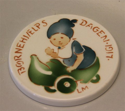1917 a Girl with green trolly Louis Moe Aluminia Royal Copenhagen faience Children Days plates