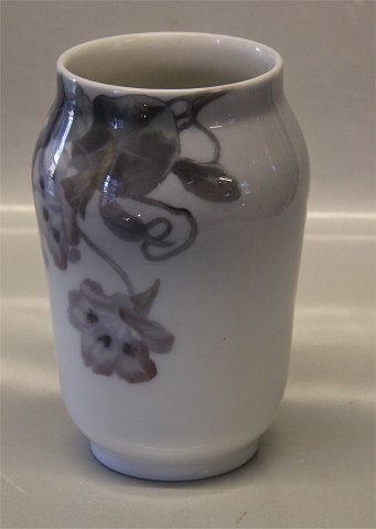 Royal Copenhagen 483-108 RC Art Nouveau Vase with flower 17 cm Painter 53 pre 1923 