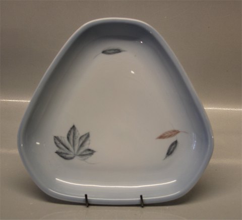 B&G Blue Faling Leaves porcelain 040 Triangular dish 25 cm (354)	