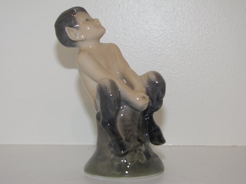 Royal Copenhagen figurPan på træstub