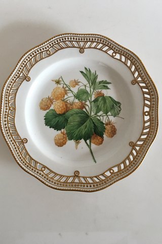Royal Copenhagen Flora Danica Fruit Plate No 429/3584. Measures 22cm and is in perfect condition. Pre 1900  No 109