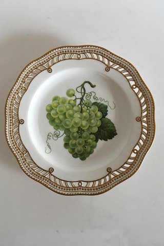 Royal Copenhagen Flora Danica Frugt Tallerken No 429/3584. Måler 22cm og er i perfekt stand. Pre 1900  No 106