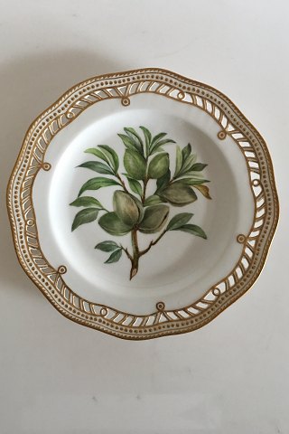 Royal Copenhagen Flora Danica Fruit Plate No 429/3584. Measures 22cm and is in perfect condition. Pre 1900  No 102