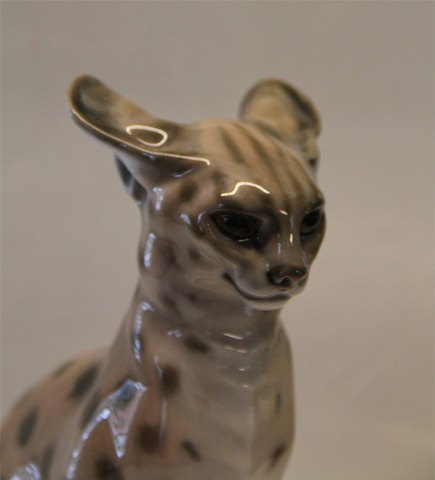 Royal Copenhagen figurine 2336 RC Serval Hugo Lisberg 1923 23 x 11 cm