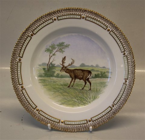 Kongelig Dansk Porcelæn Flora Danica 239-3549 "Cervus dama" - Hjort 25,5 cm, jagtplatte på middagstallerken, Fauna Danica 1. sortering (1969-1974)