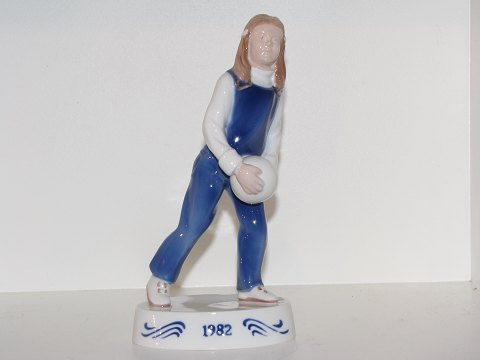 Bing & Grøndahl figurÅrsfigur fra 1982 - Pige med bold
