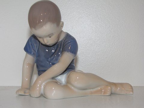 Bing & Grøndahl figurSiddende dreng