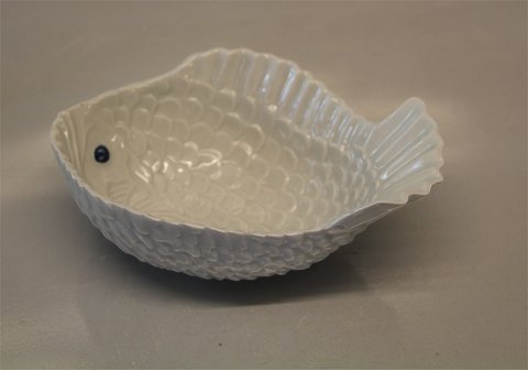 Royal Copenhagen figurine  RC White fish bowl 9 x 20 cm signed Jeanne Grut in blue