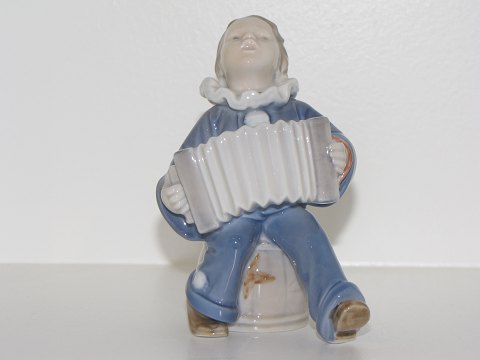 Royal Copenhagen FigurDreng med harmonika