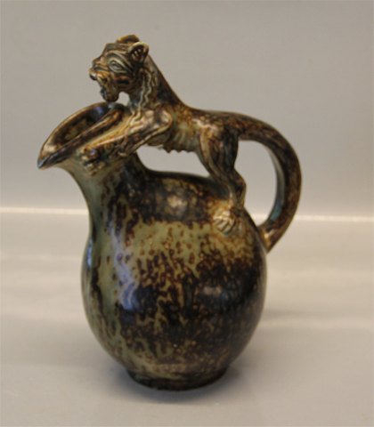 Royal Copenhagen Art Pottery 20128 RC Figural cat on pitcher 24 cm, Bode Willumsen, May 1927