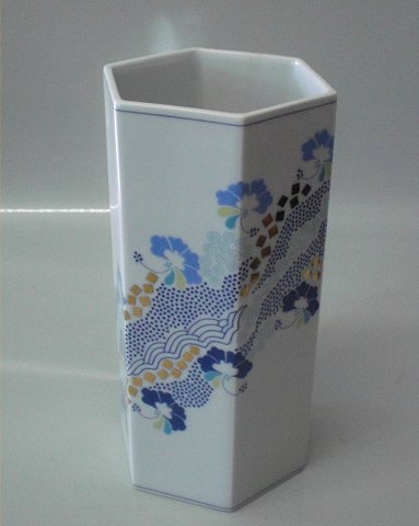 B&G Porcelain B&G 1817-5473 - 6 sided Vase Design Annegrethe Halling Koch 9 x 20 cm  blue; Prisme