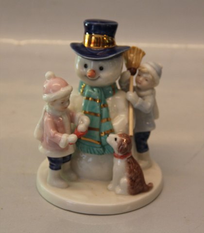 Royal Copenhagen figurine 0550 RC Winther series Smowman with children and dog 13 cm Broom on wooden stick ??
