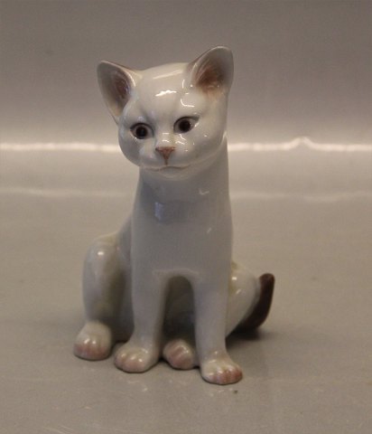 B&G figure B&G 2505 Kat- siddende hvid killing 11,5 cm (Kgl. # 505)