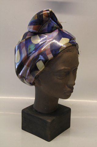Royal Copenhagen Art Pottery3139-250 Aluminia Woman
