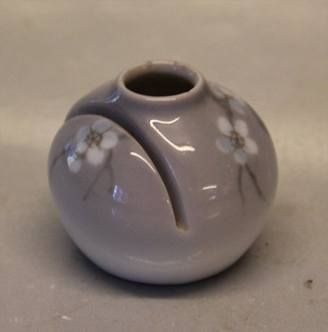 Kongelig Dansk 1528-1048 Kgl. Art Nouveau kortholder og vase med frugtgren sommerfugl 4.5 cm