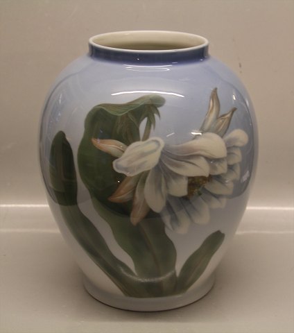 Royal Copenhagen 2650-35 B RC Vase with flowers and moth 30 x 28 cm