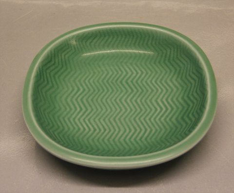 2635 Marselis Lyse Grøn skål, rund-elipseformet med zig-zag mønster  Nils Thorson, 1953 Aluminia kunstfajance